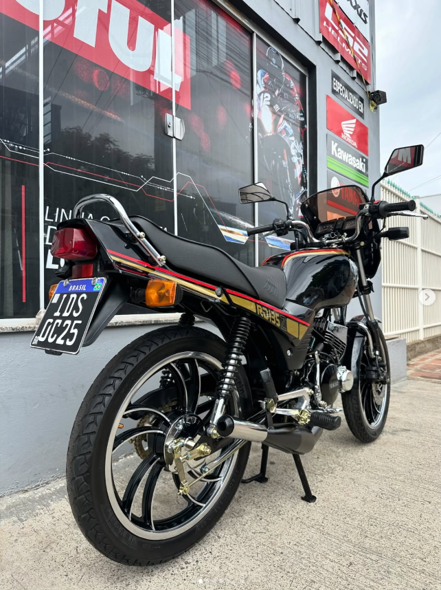 Algumas motos não envelhecem… elas ganham história.
Essa RDZ 135 passou por uma restauração completa e hoje volta a rodar como merece.
Clássico é clássico. 🏍️✨